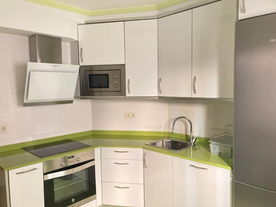 Centrico Apartamento De 2 Habitaciones By Bebalmy オビエド エクステリア 写真
