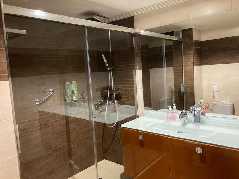 Centrico Apartamento De 2 Habitaciones By Bebalmy オビエド エクステリア 写真