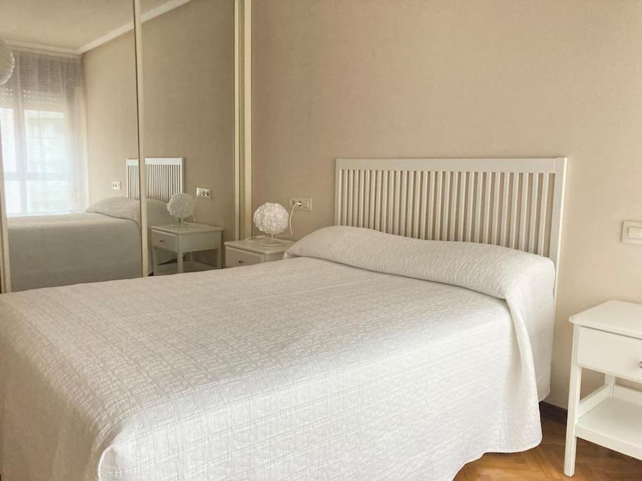 Centrico Apartamento De 2 Habitaciones By Bebalmy オビエド エクステリア 写真