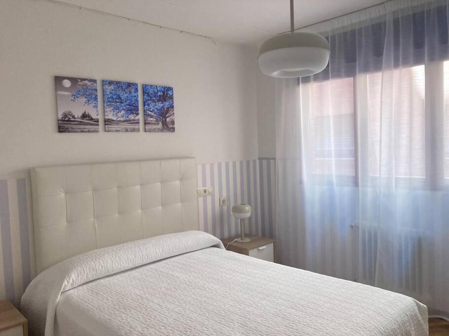 Centrico Apartamento De 2 Habitaciones By Bebalmy オビエド エクステリア 写真